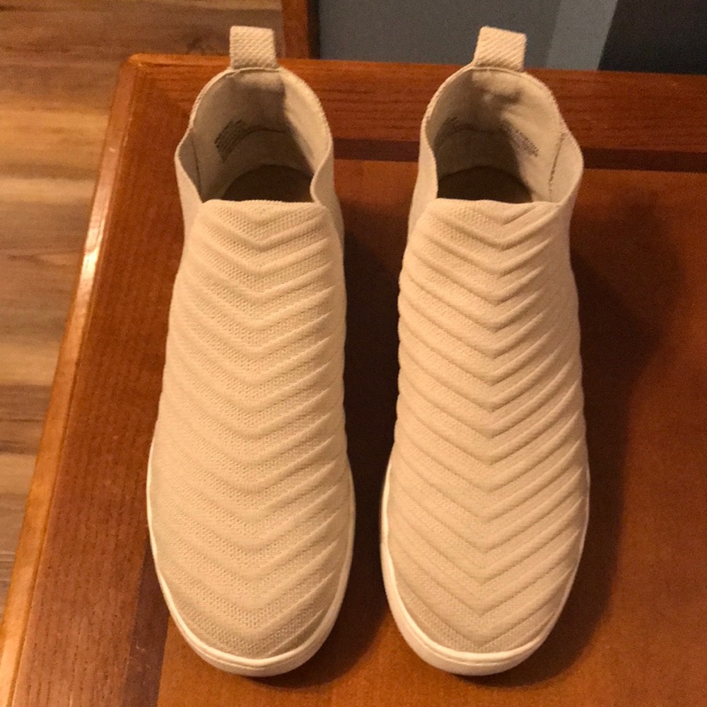 Tan size 8 Sonoma comfort shoes